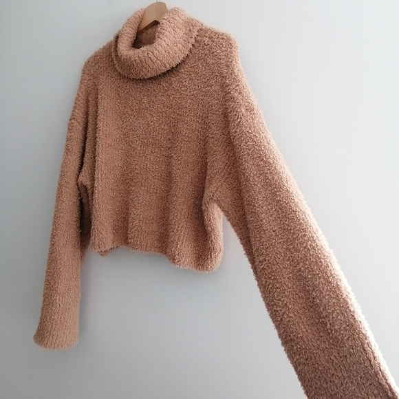 Aerie Marshmallow Turtleneck Cropped Sweater Bell Sleeves Fuzzy Tan XL - Picture 3 of 15